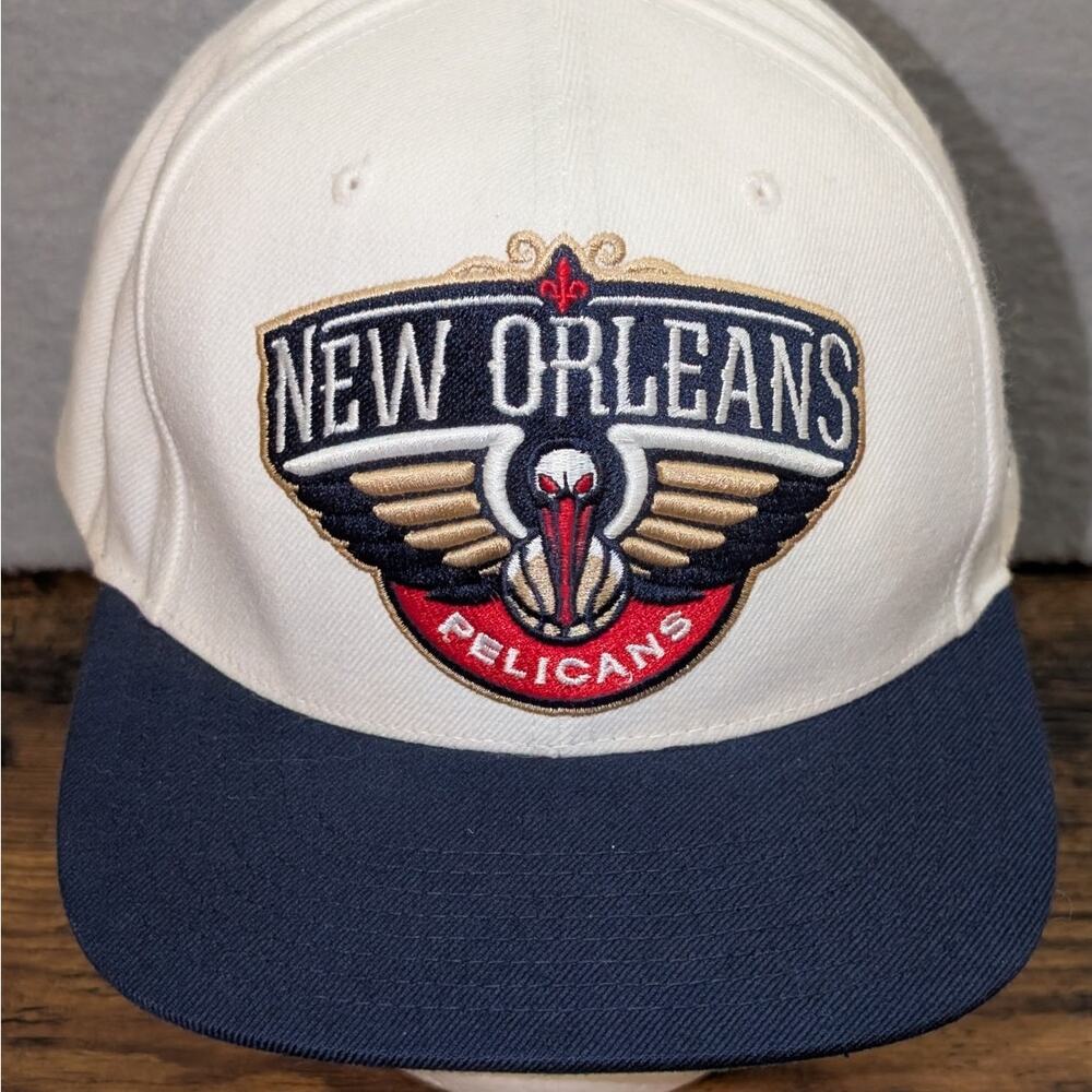 New Orleans Pelicans Hat Men White Blue NBA Mitchell & Ness Snap Back Cap